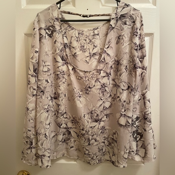 Flared Floral Blouse - Picture 2 of 4